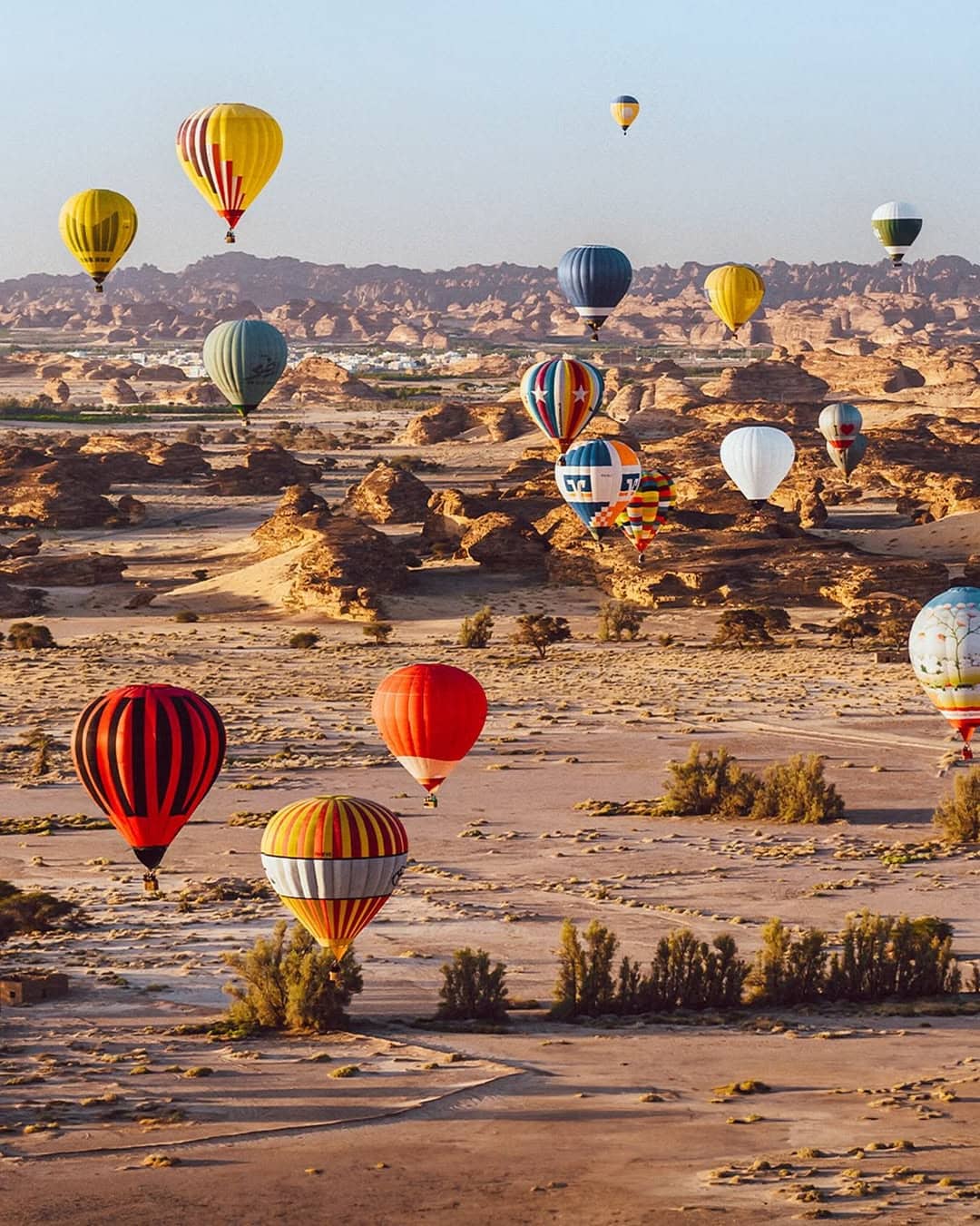 مغامرات وسماء العلا — منطاد وزِب لاين وهايكنغ